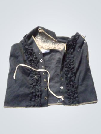 Schwarzes Top mit Rüscheneinsatz und Futern Innenfutter