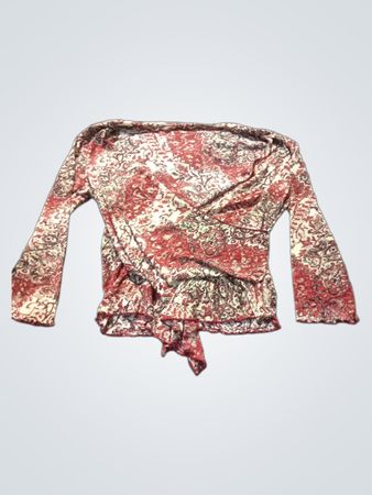 Langärmeliges Wickeltop mit rot-weißem Muster