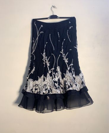 Jupe midi florale noire Prunelle