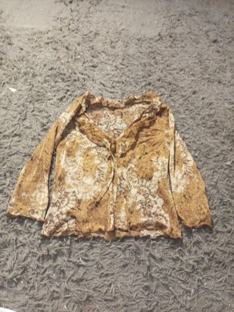 Gold- und Weiß gemusterte Bluse mit Bindekragen