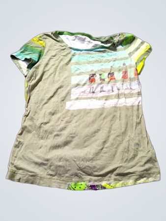 Grünes T-Shirt mit Grafikdruck