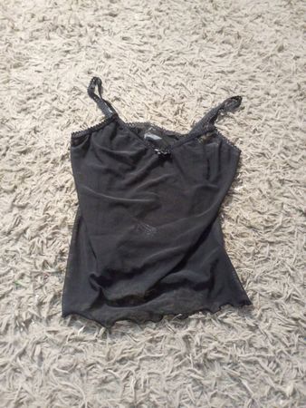 Schwarze Spitzenbesatz-Trägertop