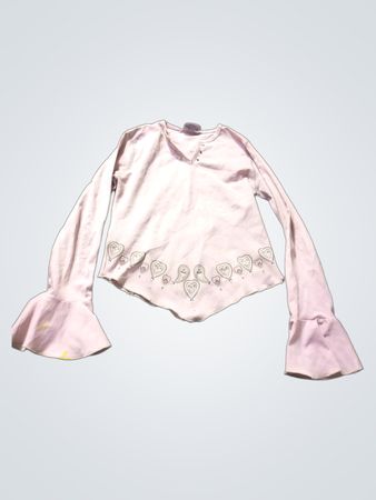 Rosa Langarmshirt mit Trompetenärmeln und Herzdetails