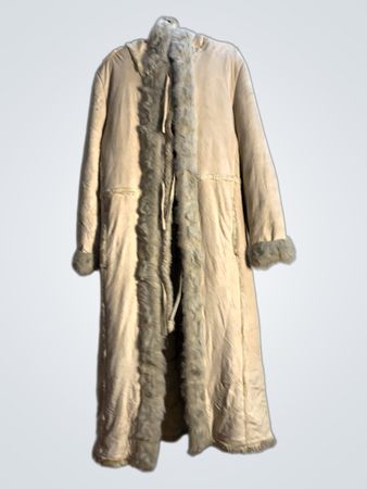 Manteau long beige avec garniture en fourrure et capuche
