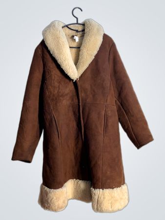 Manteau en daim marron doublé en peau de mouton