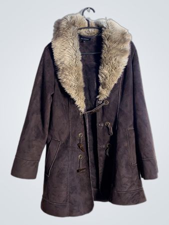 Manteau en fausse suède marron avec col en fourrure