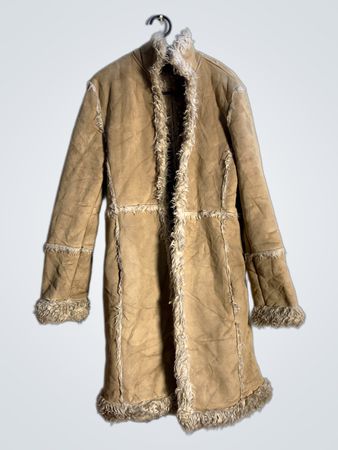 Manteau en faux suède tan avec bordure en fourrure