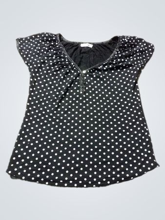 Schwarz-weißes Polka-Dot-T-Shirt