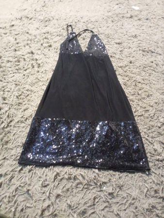 Schwarzes Pailletten-Halterkleid