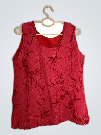 Red Bamboo Leaf Print Sleeveless Blouse