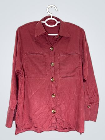 Rotes langärmliges Shirt