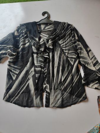 Sortta Fashion Damen Schwarz-weiß abstrakte Druck Bluse