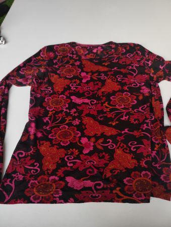 Langärmliges Oberteil mit Blumen- und Schmetterlingsdruck