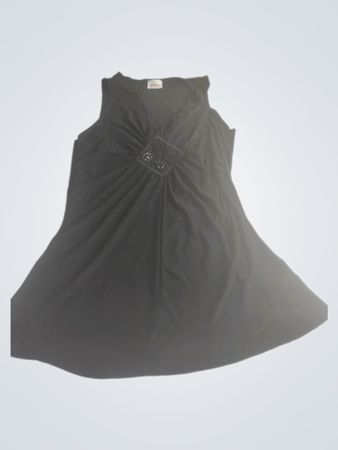 Schwarzes ärmelloses Kleid