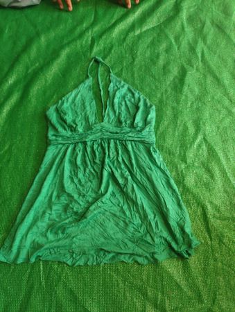 Grünes Halter-Neck-Mini-Kleid