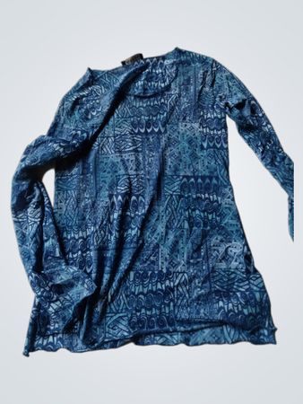 Boycott woman Blau gemustertes Langarmshirt