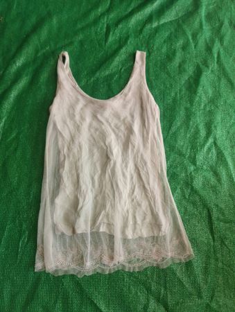 Durchsichtiges Tanktop mit Perlenverzierungen
