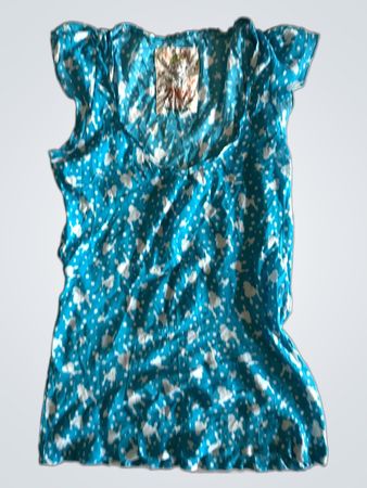 Unmarkiertes blaues Grafikdruck-T-Shirt