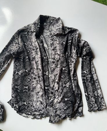 Glassons Schlangenprint Hemd mit Knopfleiste