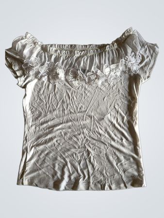 Weißes T-Shirt mit floralen Verzierungen