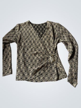 Langärmlige Damen-Wickeloberteil in Gold und Schwarz mit Schnallendetail