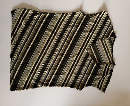 Schal mit diagonalen Streifen