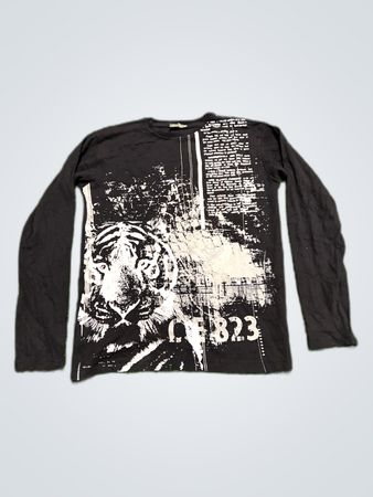 Corte Eight Graphic Long Sleeve T-Shirt