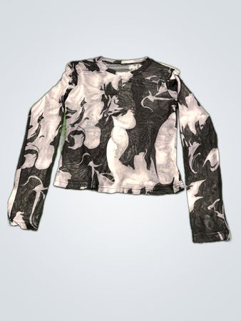 Long-sleeved shirt with black and white pattern