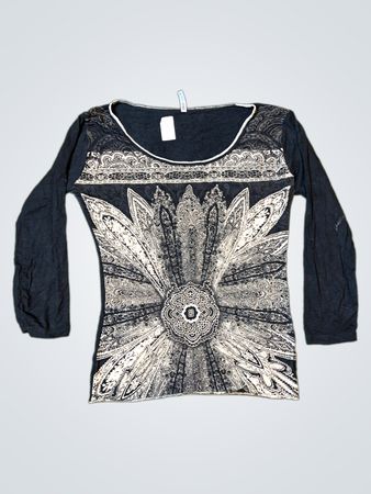 EDISTA Los Angeles Black Long Sleeve Graphic Top