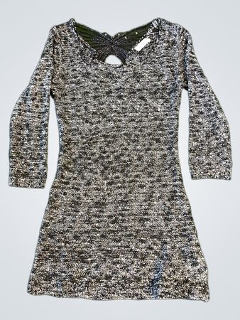 Schwarz-weißes Strickkleid mit Schleifendetail