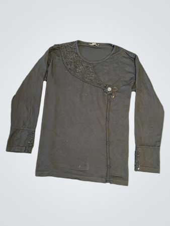 iNCI Haut noir à manches longues avec embellissements