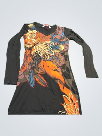 Smash! Schwarzes langärmeliges Kleid mit Blumenmuster