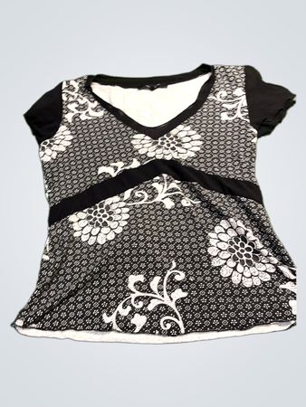 O.T.T.O Women's Schwarzes und Weißes Kurzarm-Oberteil mit Blumenmuster