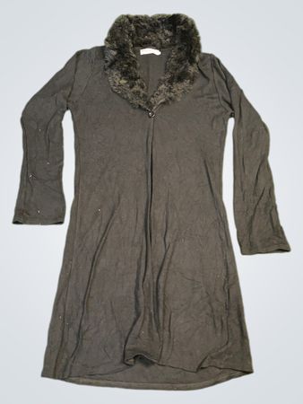 Porte a Porte schwarzes Kleid mit Kunstpelzbesatz, hergestellt in England