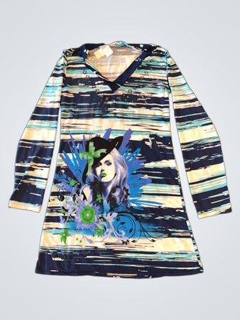 Langärmliges Kleid mit Grafik