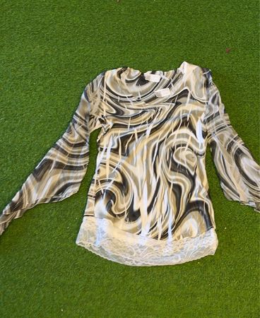 Langarmshirt mit Spitzenbesatz