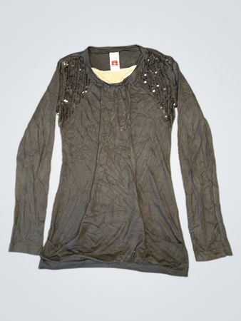 Schwarzes Langarmshirt mit Pailletten an den Schultern