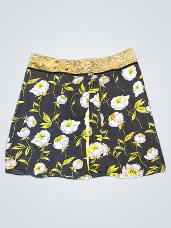 Blumenmuster-Minirock mit Paisley-Gürtel