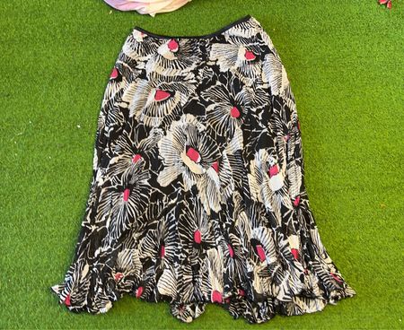 Jupe à imprimé floral noir et blanc