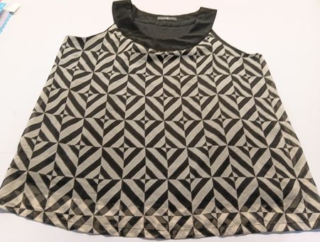 Black and White Geometric Patterned Top
