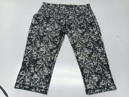 Danskin Pixelated Capri Leggings