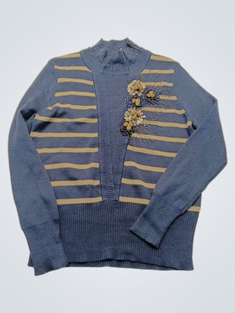 Wu Shou Mei Striped Sweater