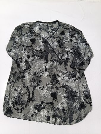 XLNT Woman Gray and Black Floral Blouse