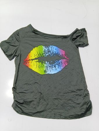 Gray T-Shirt with Rainbow Lips Graphic