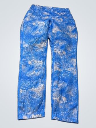 Blaue und weiße gemusterte Leggings