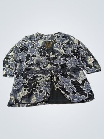 Bluse mit floralem Druck und offenen Front, verziert
