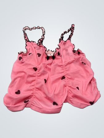 Rosa gerafftes Top mit Herzdruck