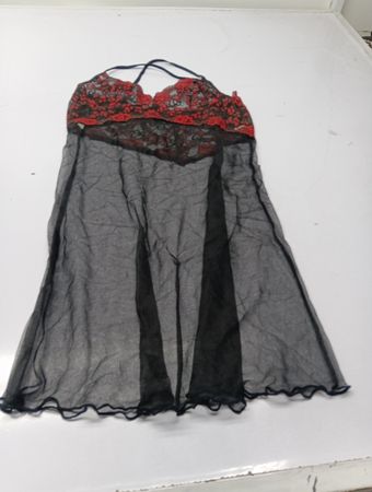 Schwarzes und rotes Spitzennegligee