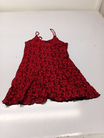 Rotes Spitzenkleid