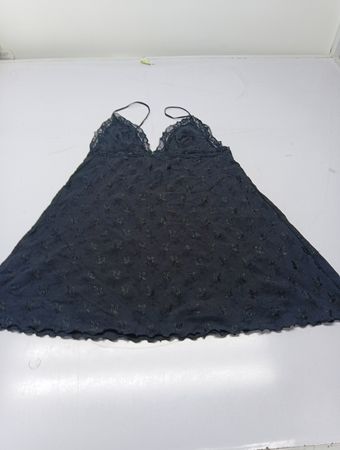 Schwarzes Spitzenbesetztes Unterkleid